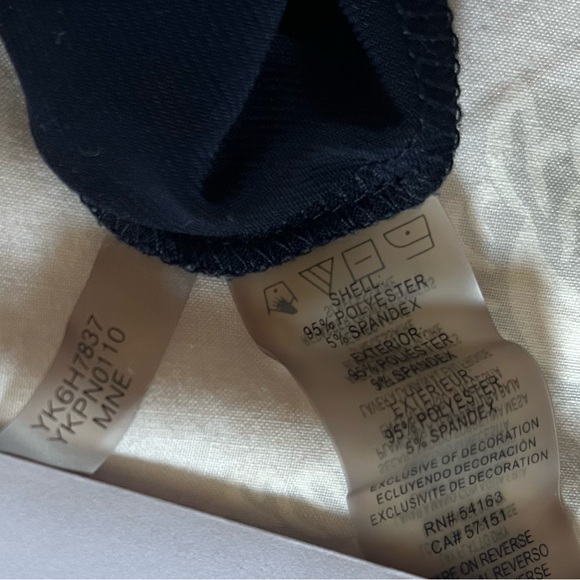 KARL LAGERFELD SLEEVELESS TOP SMALL chain details on neck - Picture 4 of 4